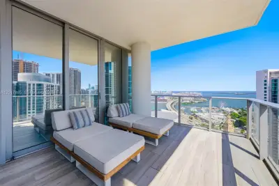 851 NE 1st Ave #3711, Miami: photo 1 of 41