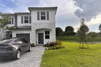 4616 NW 120th Way, Coral Springs: photo 1 of 6