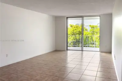 496 NW 165th St Rd #D-410, Miami: photo 1 of 15