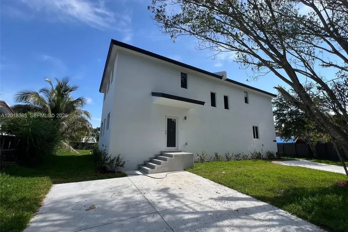 1759 NW 107 St, Miami: photo 1 of 1
