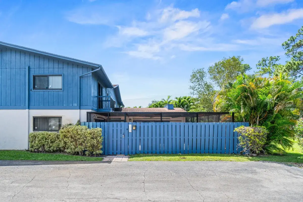 4585 Holly Lake Dr, Lake Worth: photo 1 of 32