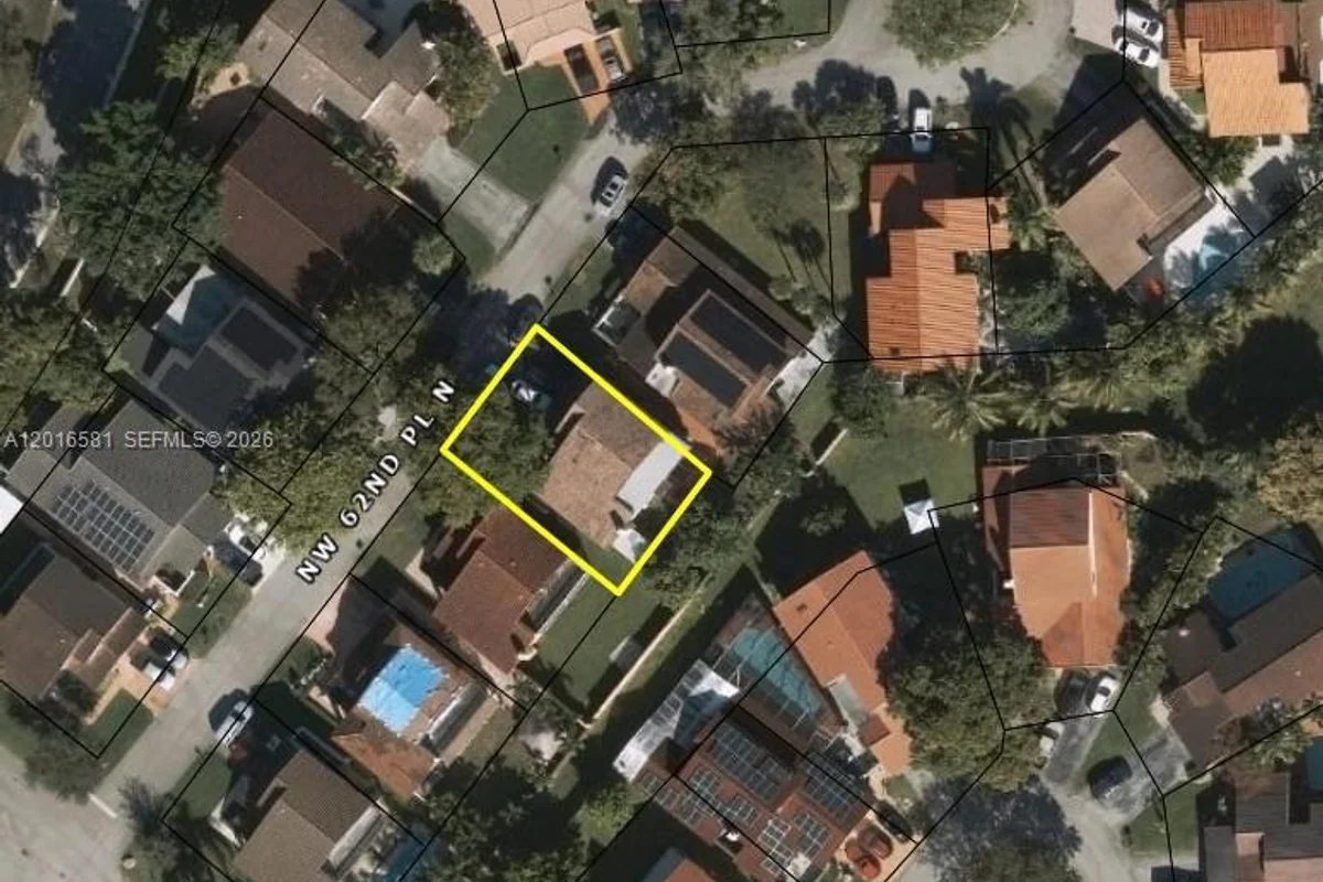 17623 NW 62nd Pl N, Hialeah: photo 1 of 1