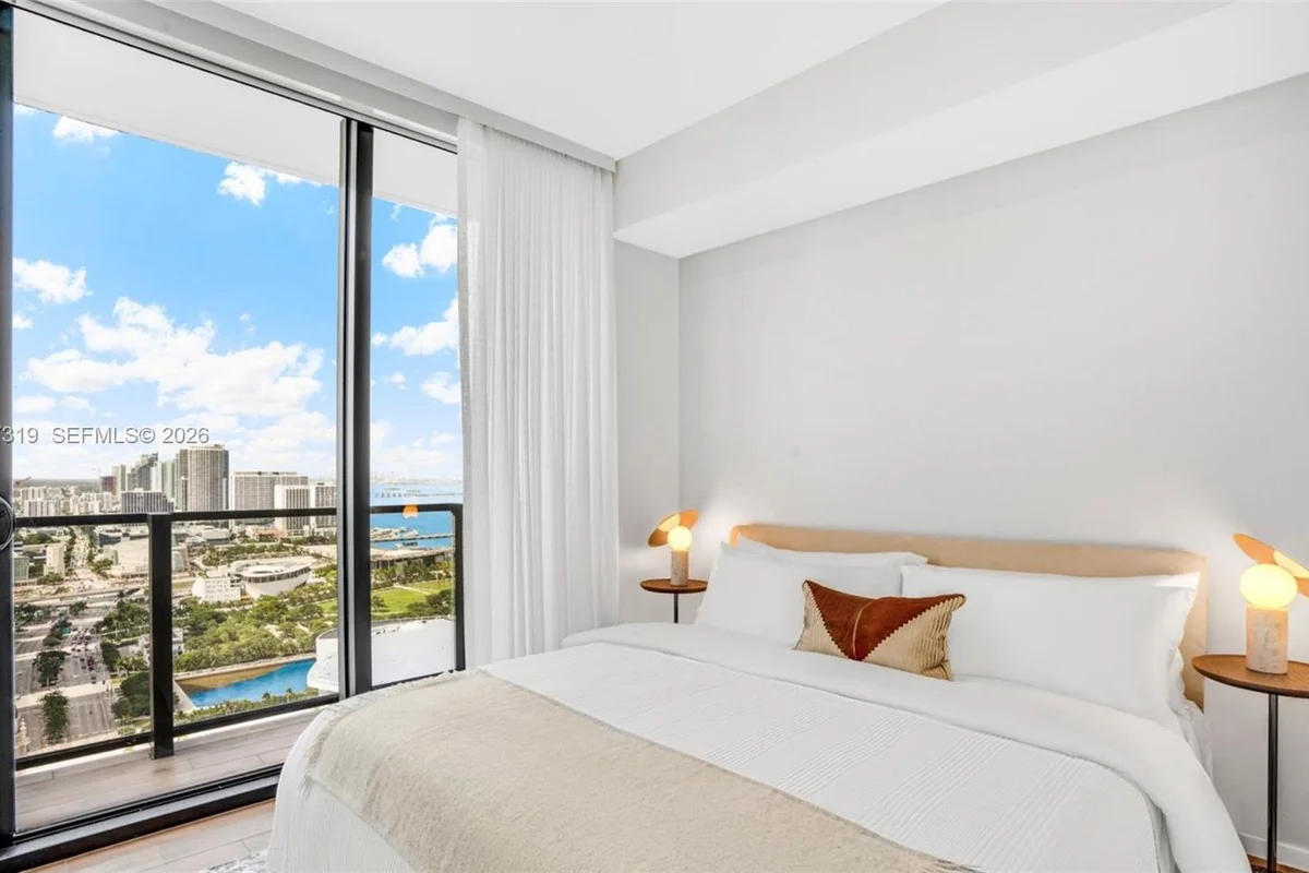 398 NE 5th St #4701, Miami: photo 1 of 48