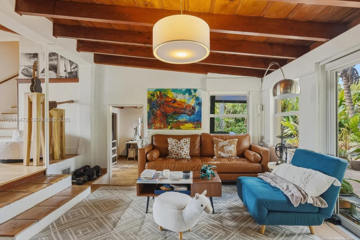 357 NE 117th St, Miami: photo 1 of 47