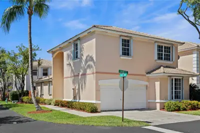 1240 Grant St, Hollywood: photo 1 of 30