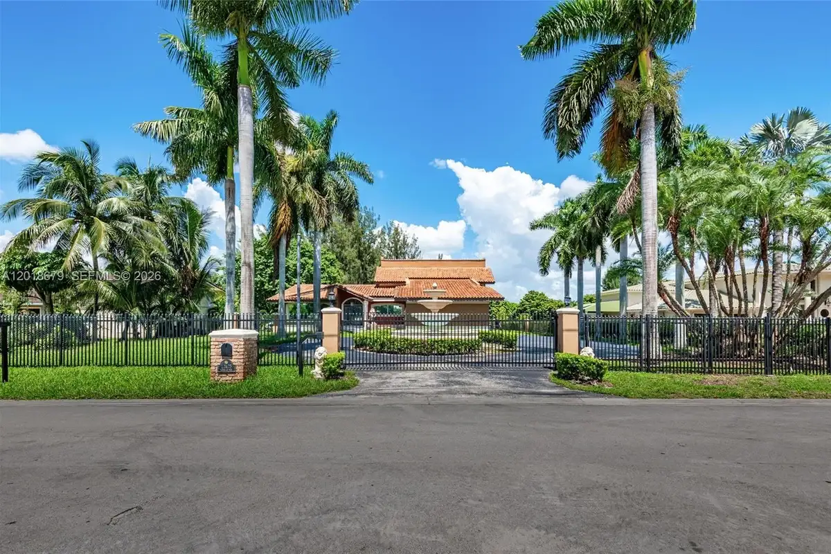 12425 SW 43rd St, Miami: photo 1 of 12