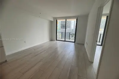 45 SW 9th St #1104, Miami: photo 1 of 11