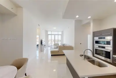 7825 NW 107th Ave #821, Doral: photo 1 of 24
