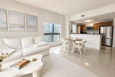 300 S Biscayne Blvd #T-3701, Miami: photo 1 of 14
