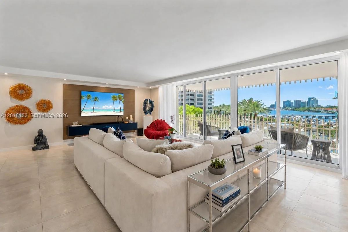 3 Grove Isle Dr #C410, Miami: photo 1 of 35