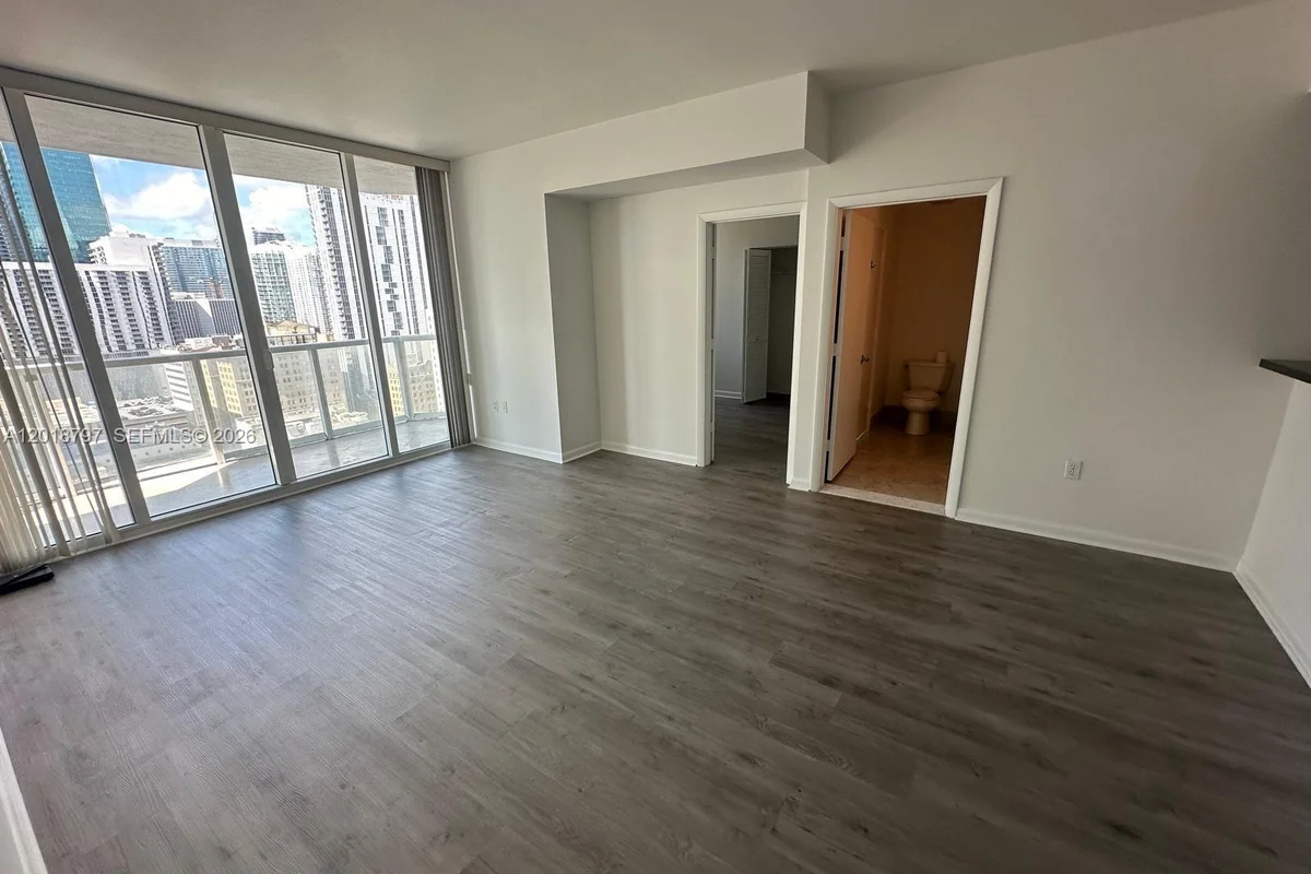 244 Biscayne Blvd #1910, Miami: photo 1 of 15