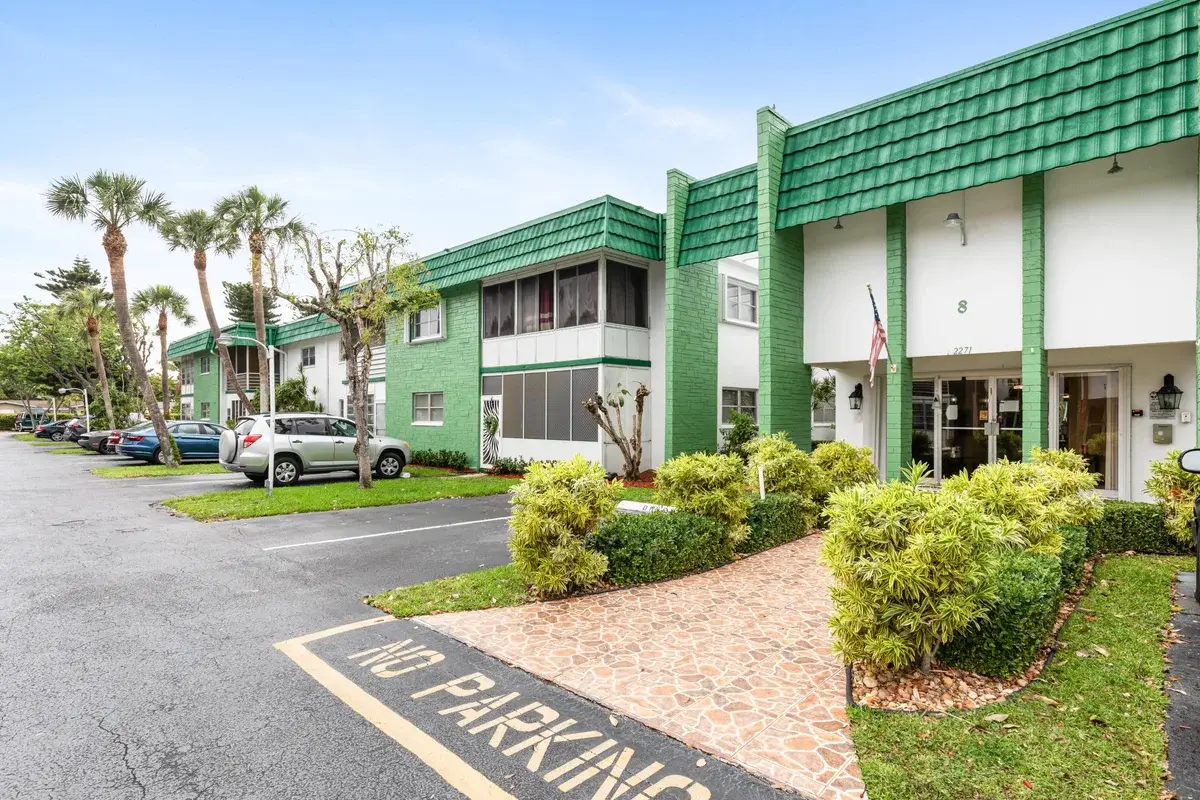 2271 NW 48th Ter #111, Lauderhill: photo 1 of 13