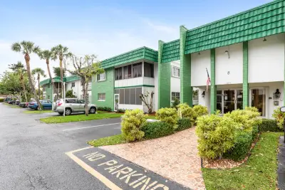 2271 NW 48th Ter #111, Lauderhill: photo 1 of 13