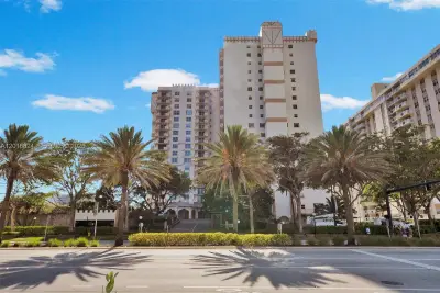 1865 S Ocean Dr #4C, Hallandale Beach: photo 1 of 18