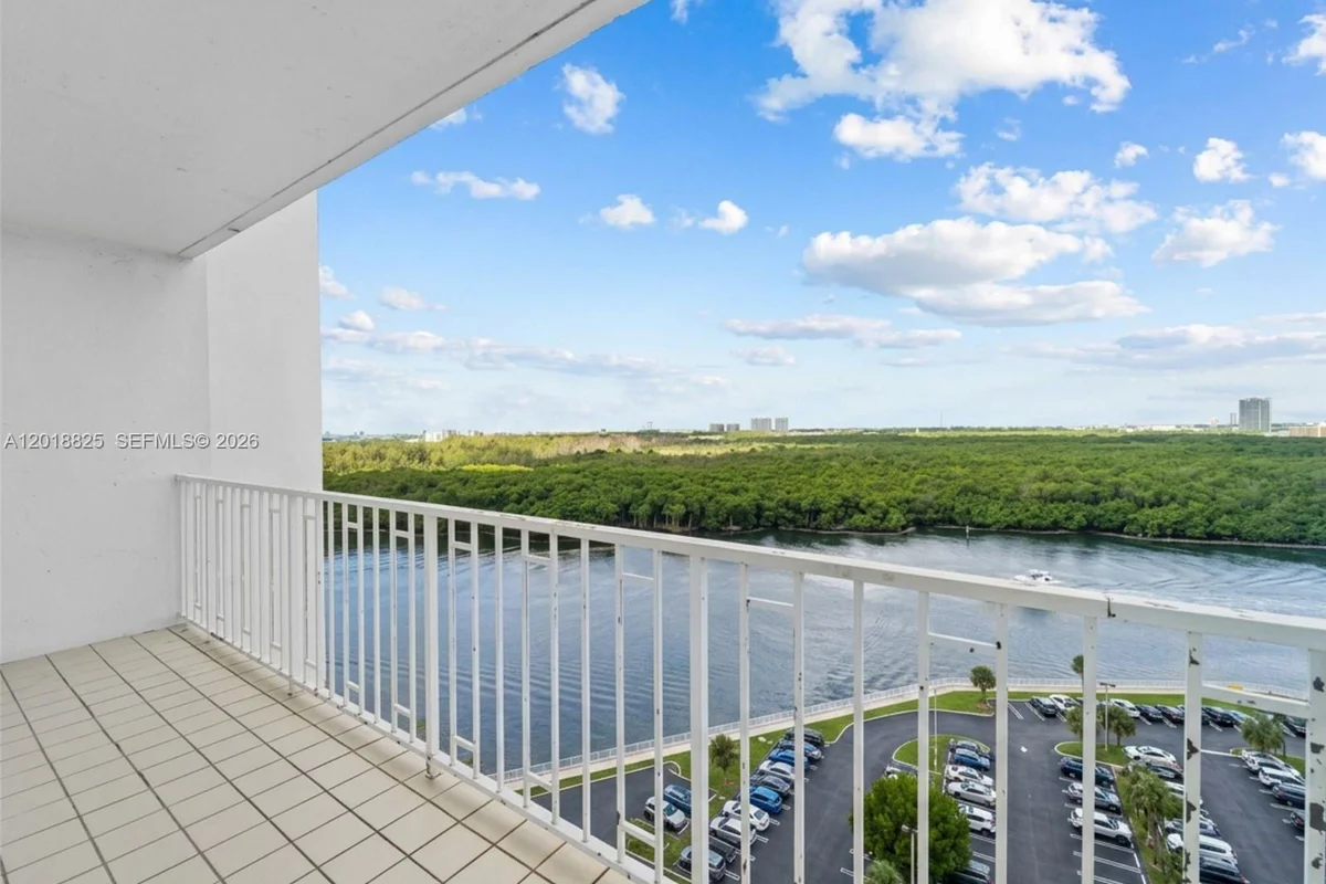 500 Bayview Dr #1421, Sunny Isles Beach: photo 1 of 14