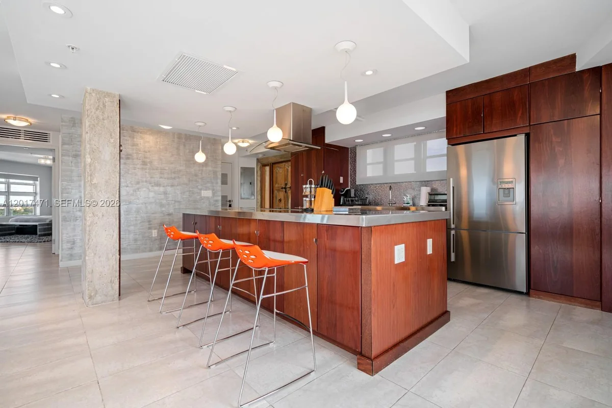 Condo in Miami Beach: photo 1 of 14