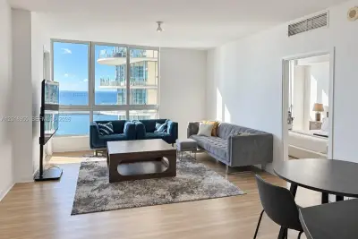 300 S Biscayne Blvd #T-1606, Miami: photo 1 of 17