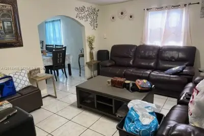 5328 SW 18th St, Hollywood: photo 1 of 13