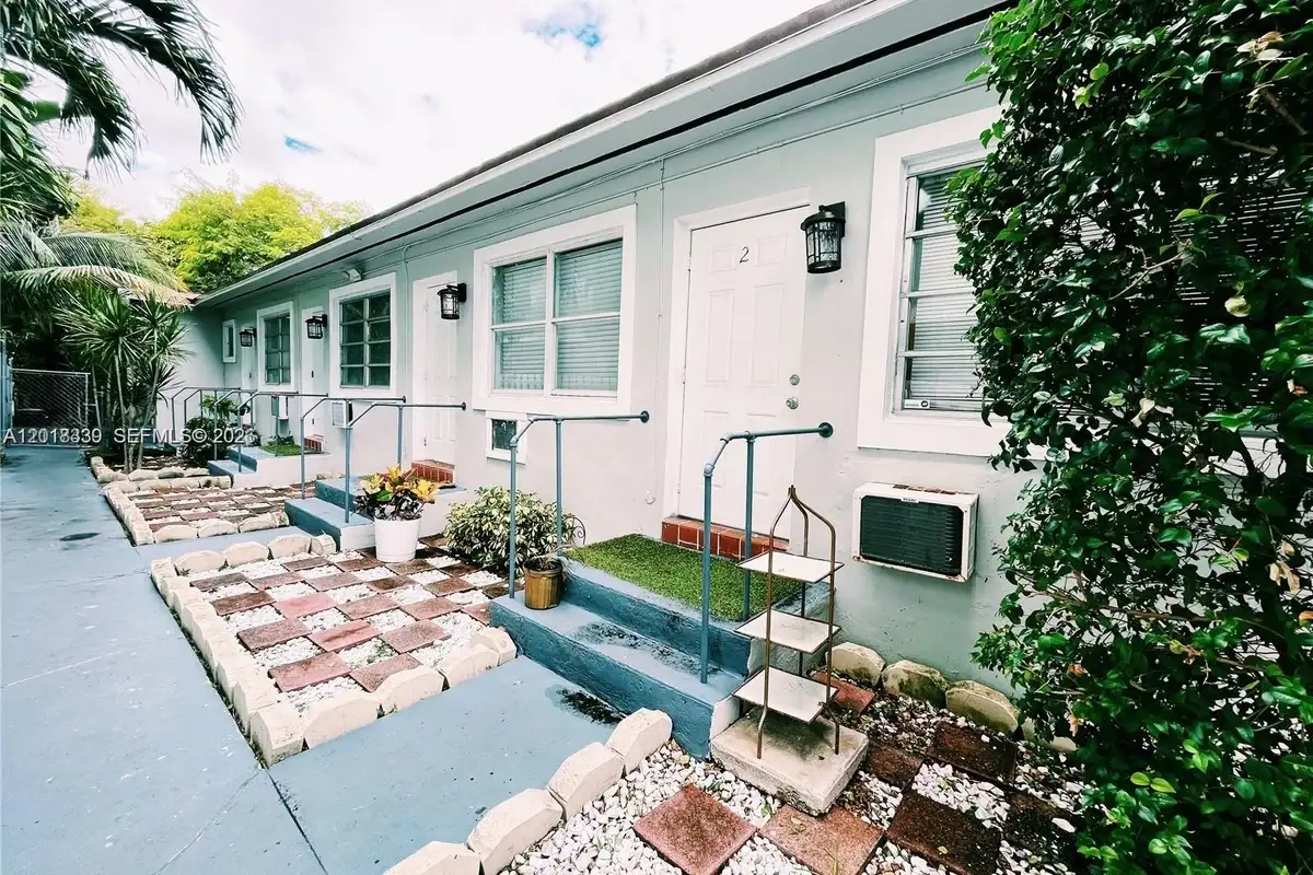 7630 Byron Ave, Miami Beach: photo 1 of 12