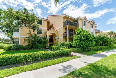 5721 Riverside Dr #202B5, Coral Springs: photo 1 of 35