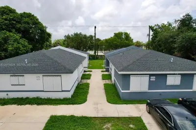 2249 NW 66th St, Miami: photo 1 of 25