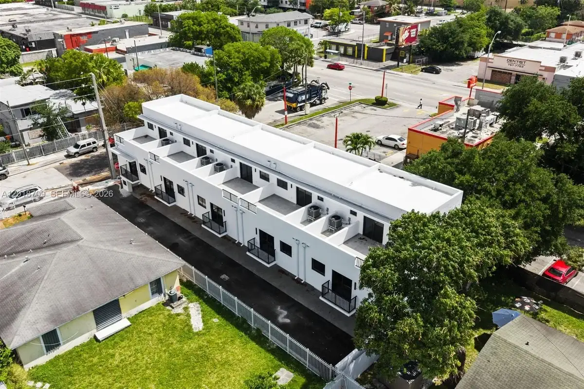 728 NW 55th Ter, Miami: photo 1 of 27