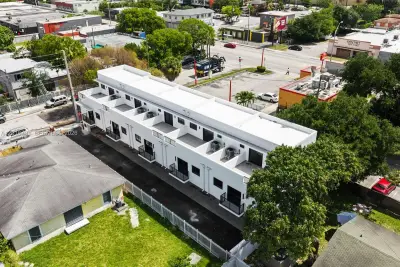726 NW 55th Ter, Miami: photo 1 of 27