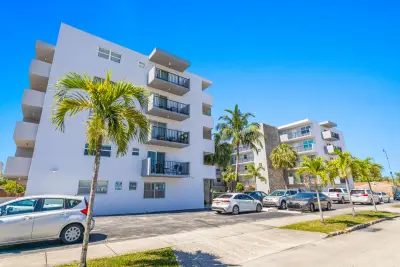 1750 Jefferson St #507, Hollywood: photo 1 of 54