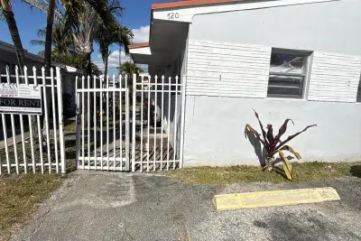 720 SW 7th St #4, Dania Beach: photo 1 of 28