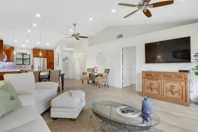 533 Club Dr, Palm Beach Gardens: photo 1 of 26