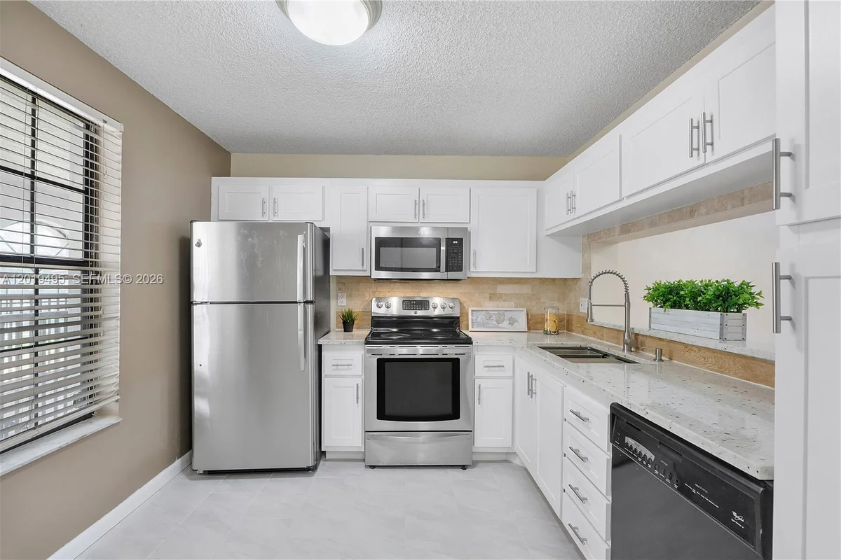 2382 NW 89th Dr, Coral Springs: photo 1 of 19