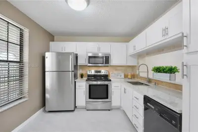 2382 NW 89th Dr, Coral Springs: photo 1 of 19