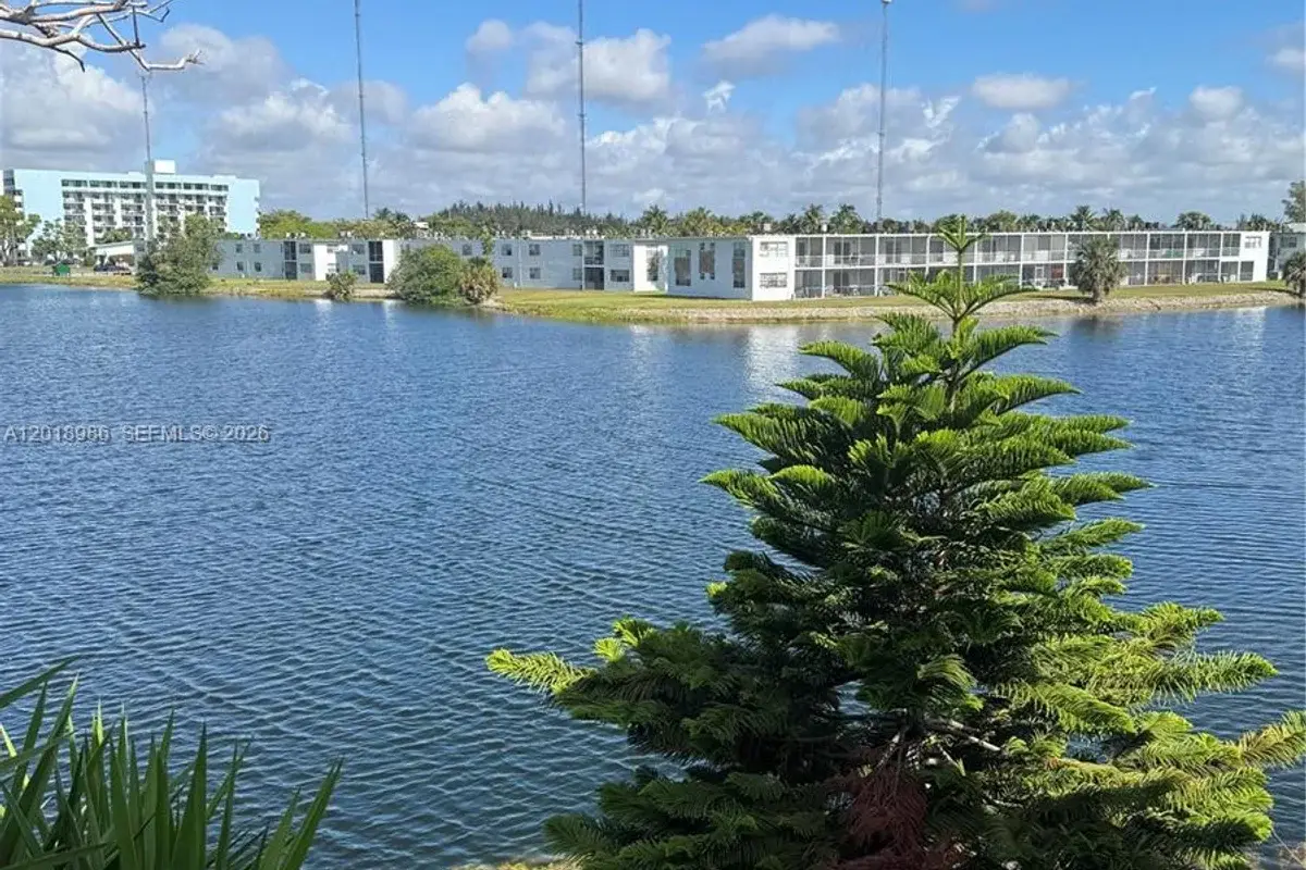 65 NE 202nd Ter #Q33, Miami Gardens: photo 1 of 12