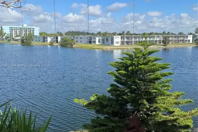65 NE 202nd Ter #Q33, Miami Gardens: photo 1 of 12