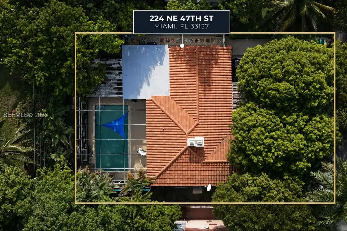 224 NE 47th St, Miami: photo 1 of 12