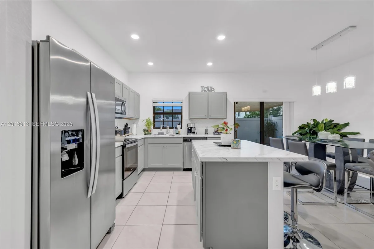 730 SW 12th St, Florida City: photo 1 of 18