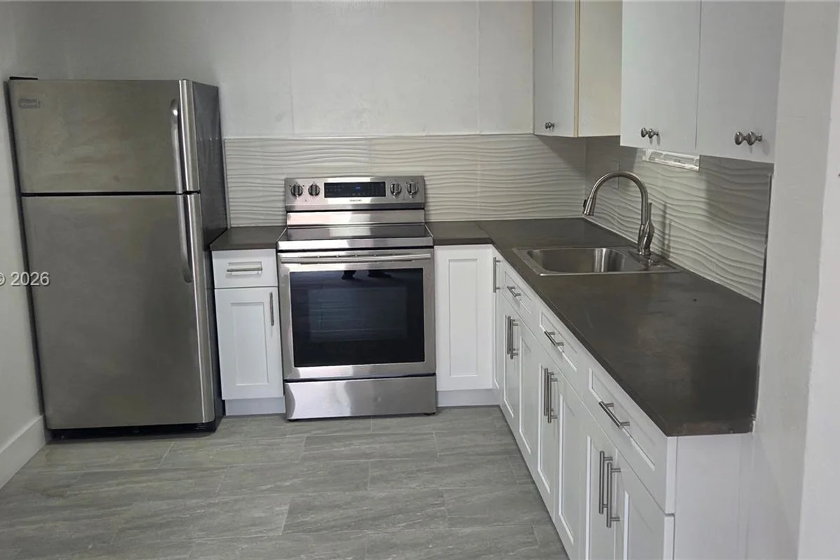 2761 NW 16th Ter #2, Miami: photo 1 of 4