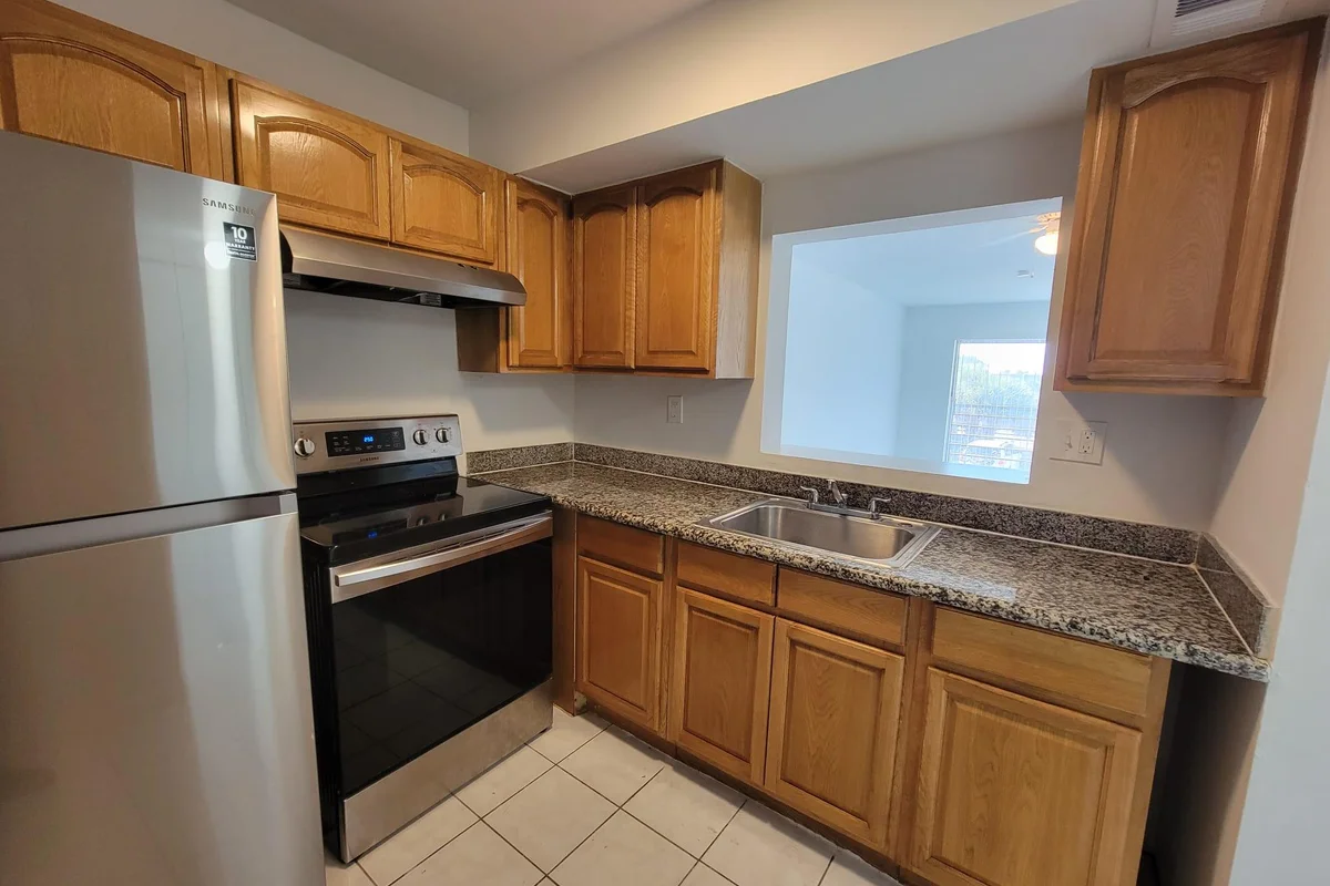 3700 NW 21st St #203, Lauderdale Lakes: photo 1 of 12