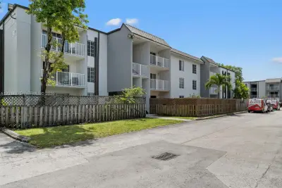 5112 NW 79th Ave #204, Doral: photo 1 of 23