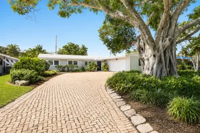 2110 NE 55th St, Fort Lauderdale: photo 1 of 39