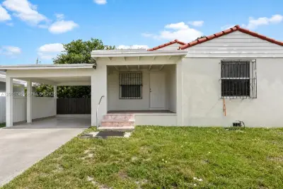 1111 NW 77th St, Miami: photo 1 of 12