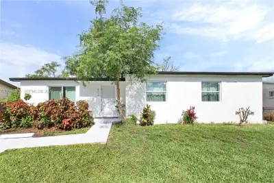 22114 SW 113th Pl, Miami: photo 1 of 24