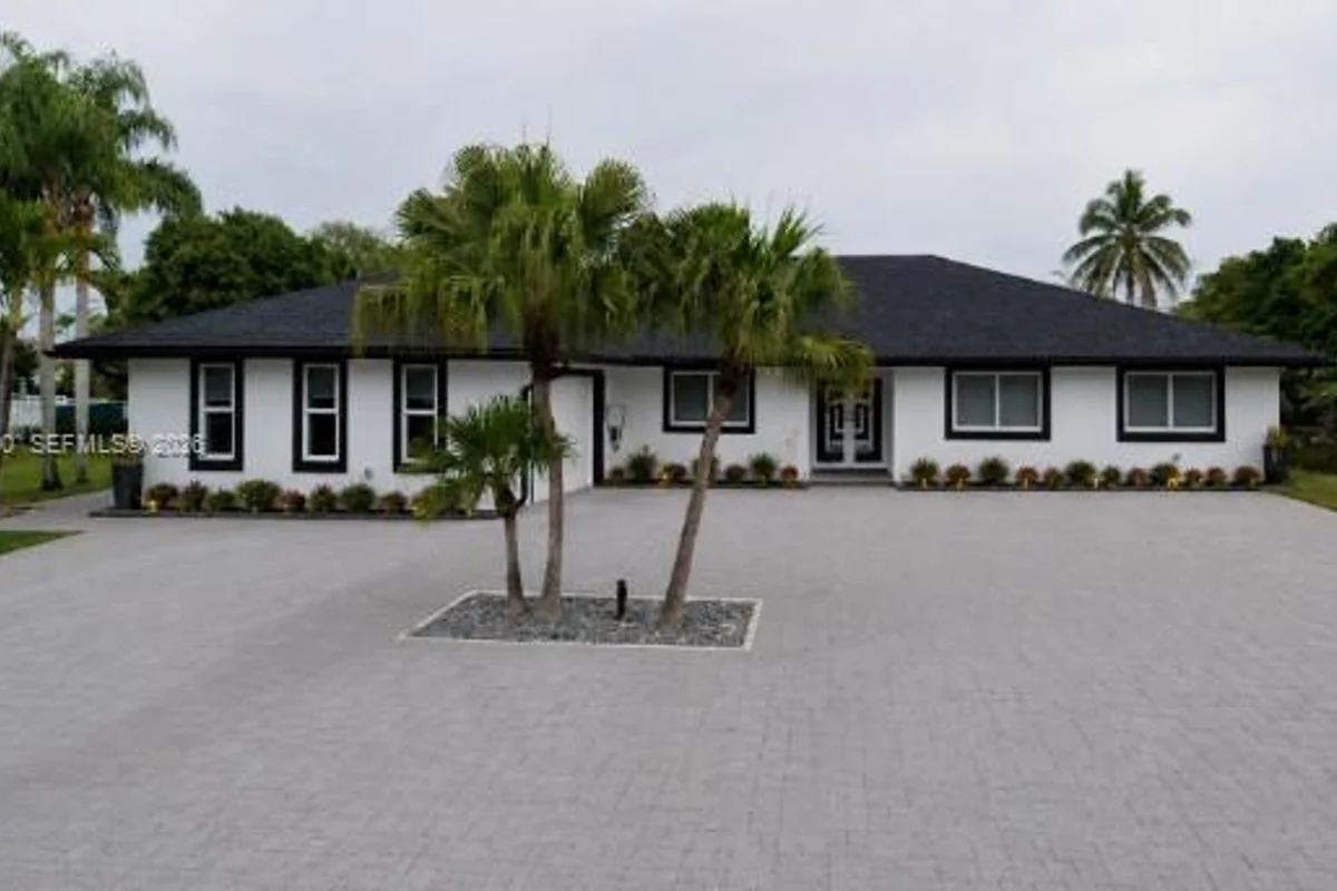 11701 SW 21st Ct, Davie: photo 1 of 35