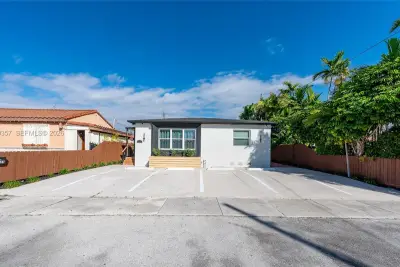 3321 NW 19th Ter, Miami: photo 1 of 32