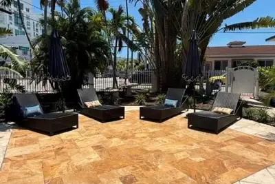 7710 Harding Ave #7, Miami Beach: photo 1 of 9