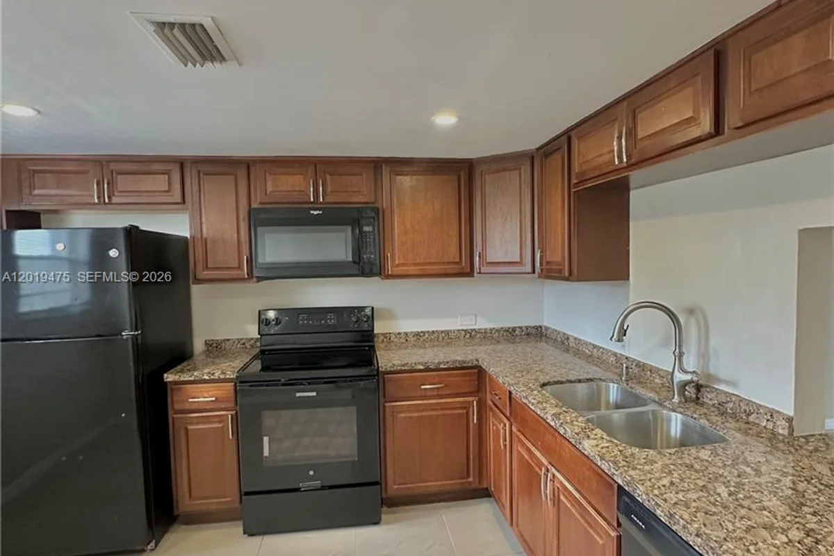 443 NE 195th St #345, Miami: photo 1 of 28