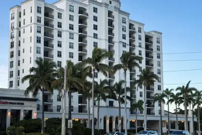 651 Okeechobee Blvd #706, West Palm Beach: photo 1 of 47