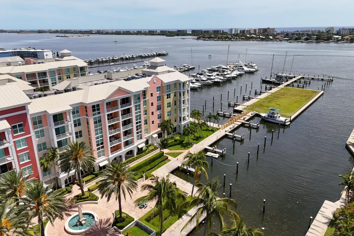 806 E Windward Way #323, Lantana: photo 1 of 43