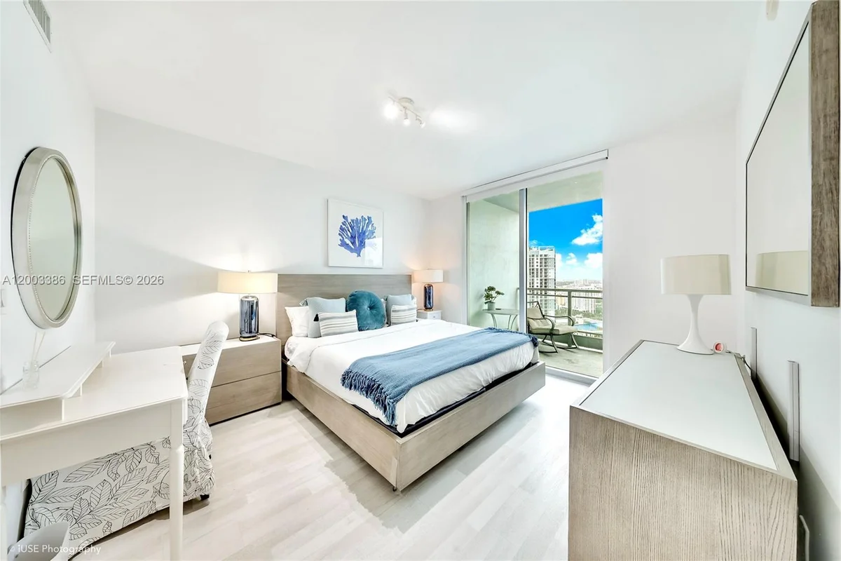 90 SW 3rd St #3109, Miami: photo 1 of 22