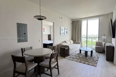 1611 SW 2nd Ave #911, Miami: photo 1 of 10